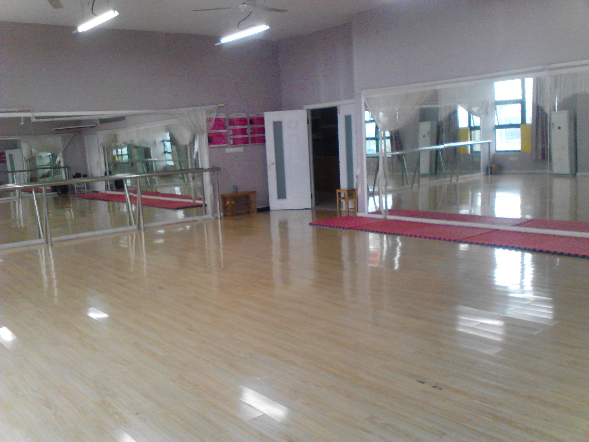 2004年2月,是由上级部门批准的正规办学机构,由浙江省职业拉丁舞选手