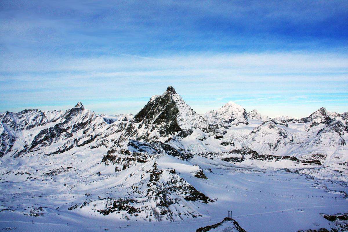 有"冰川之城"美称,是世界著名的无汽车污染的山间 a href="#" data