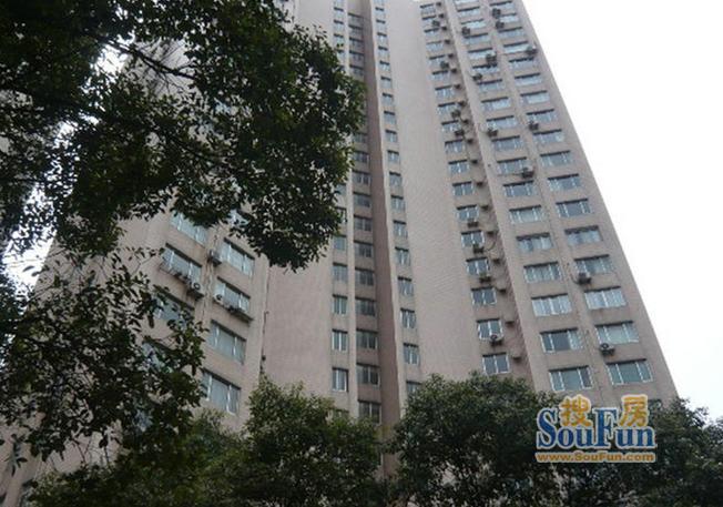  p>香樟花园是一处由上海三利房地产经营公司负责开发的高层住宅,位于