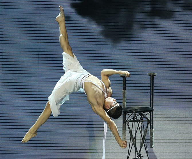  p>李振宇,男,国家二级杂技 a target="_blank" href="/item/演员