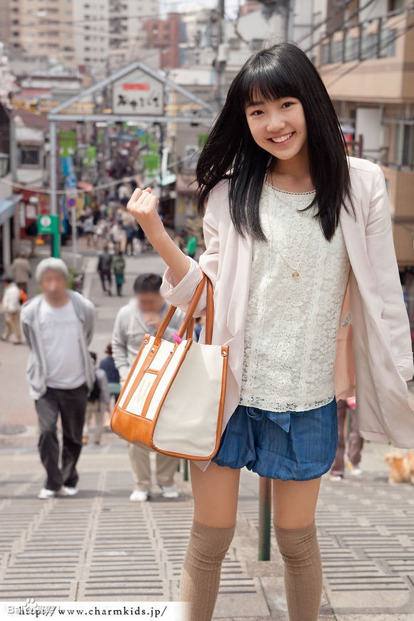  p>椎名桃子,1997年8月6日出生于东京,charmkids事务所所属女写真偶像