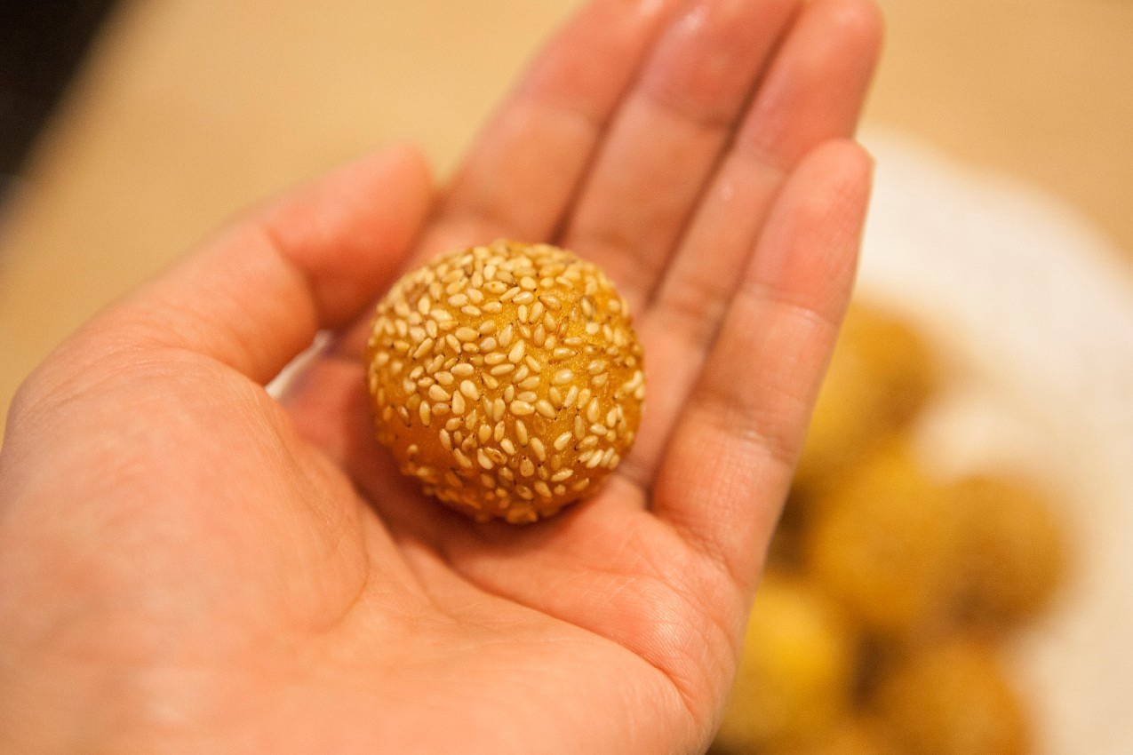  p>口口香地瓜小麻球,以地瓜,白糖为主料的食品. /p>