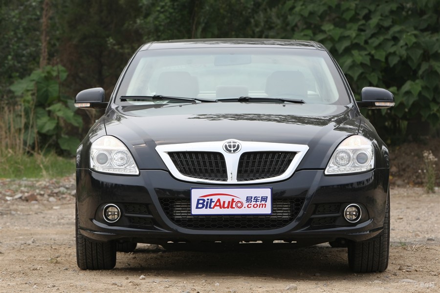  p>2004年12月15日,由华晨中华汽车有限公司全力打造的"尊驰"系列轿车