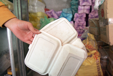  p>发泡餐具,即 a data-lemmaid="3138739">一次性发泡塑料餐具 /a>