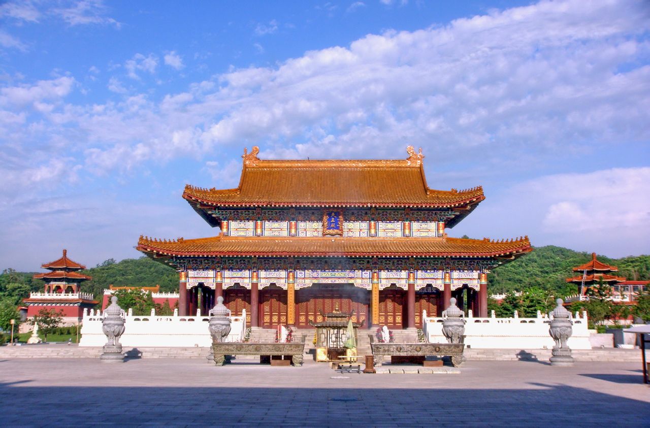 no">玉佛寺(玉佛苑)是 a target="_blank" href="/item/鞍山/131766"