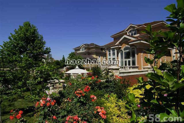 蓬莱苑别墅坐落在亚运村正北12公里处,向北7公里便是北京著名的小汤山