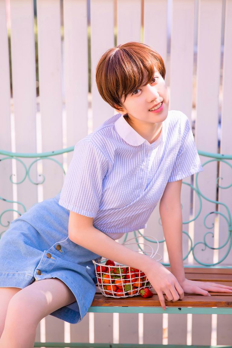  p>李凯馨,1999年10月12日出生于中国台湾,新加坡籍华裔影视女演员