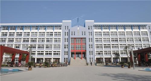  p>安徽省界首市第一中学简称界首一中,是省重点直属中学之一.