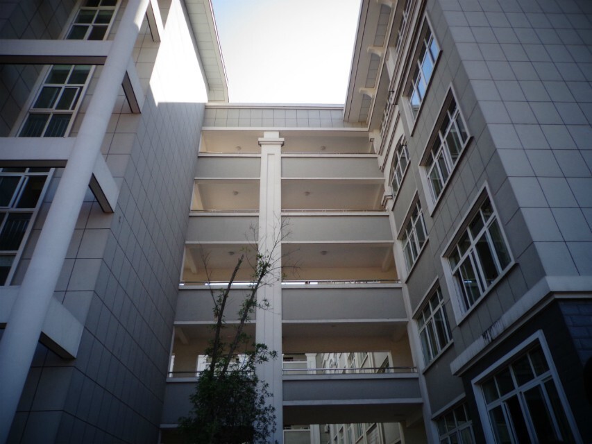  p>龙游县第三中学始建于1997年,新校园位于龙游县城西九里立交桥,是