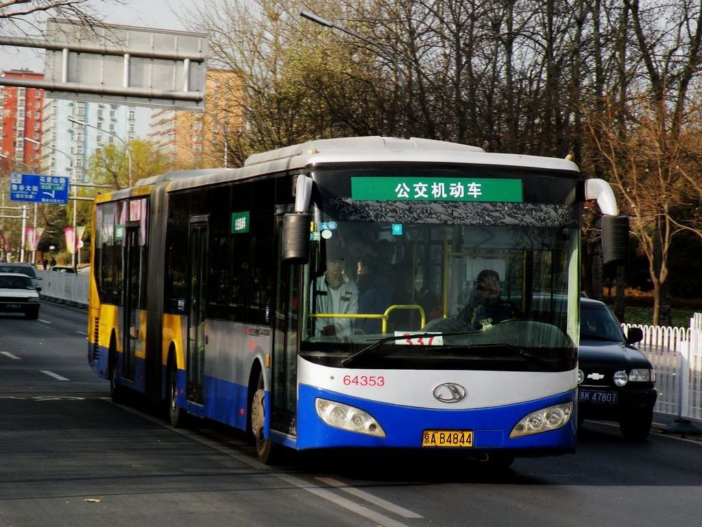  p>京华客车制造厂生产的第一辆低地板后置 a target="_blank" href="