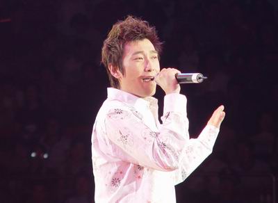  p>满江,1973年1月9日出生于北京市,中国内地流行乐男歌手,音乐制作人