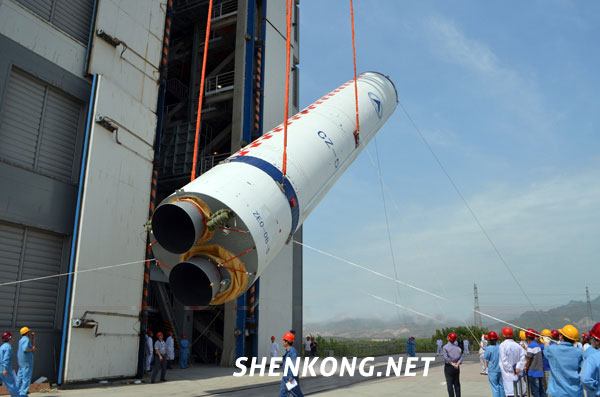 助推器分为 a target="_blank" href="/item/液体火箭助推器/9183359"