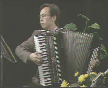  p> b>手风琴演奏家考级专家评委 /b> /p> p> b>杨 屹 /b> /p> p>1961