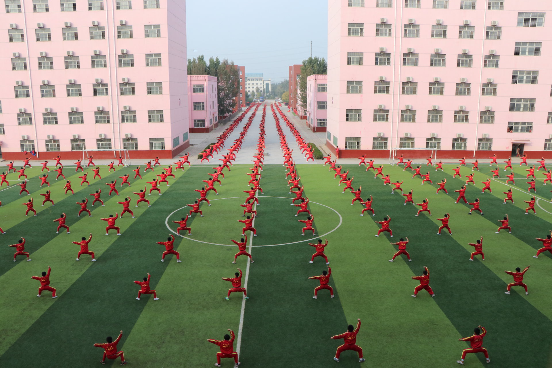 市少林武术学校 /a>,简称:少林武校或聊城少林武校)是一所文武双修,全