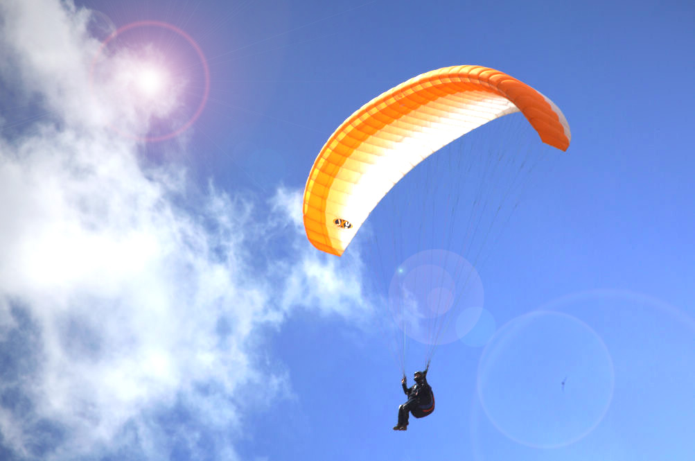  p>滑翔伞(paraglider) 飞行运动员驾翼型伞衣,利用 a href="#" data