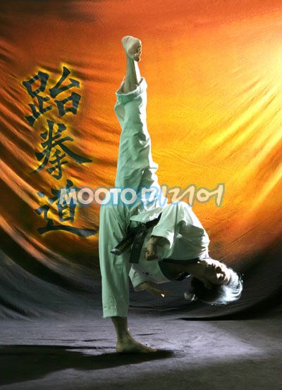  p>姜信哲,1956年出生于 a href="#" data-lemmaid="6009333">韩国 /a