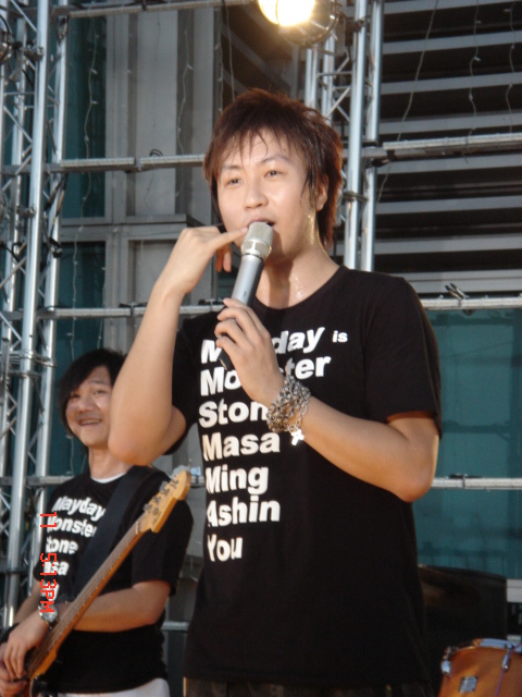  p>陈信宏(阿信),1975年12月6日出生于台湾省台北市北投区,祖籍福建省