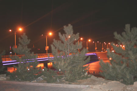  p>榆阳桥位于南门外榆阳河上,是榆林南大道 a target="_blank" href=