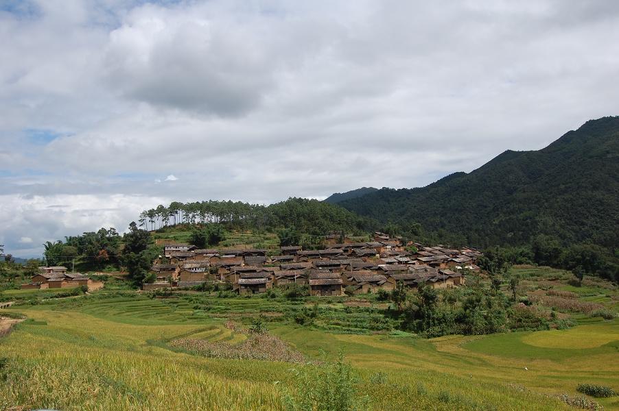  p>下地都村隶属于云南省文山州砚山县阿猛镇顶丘村民委,属于山区.