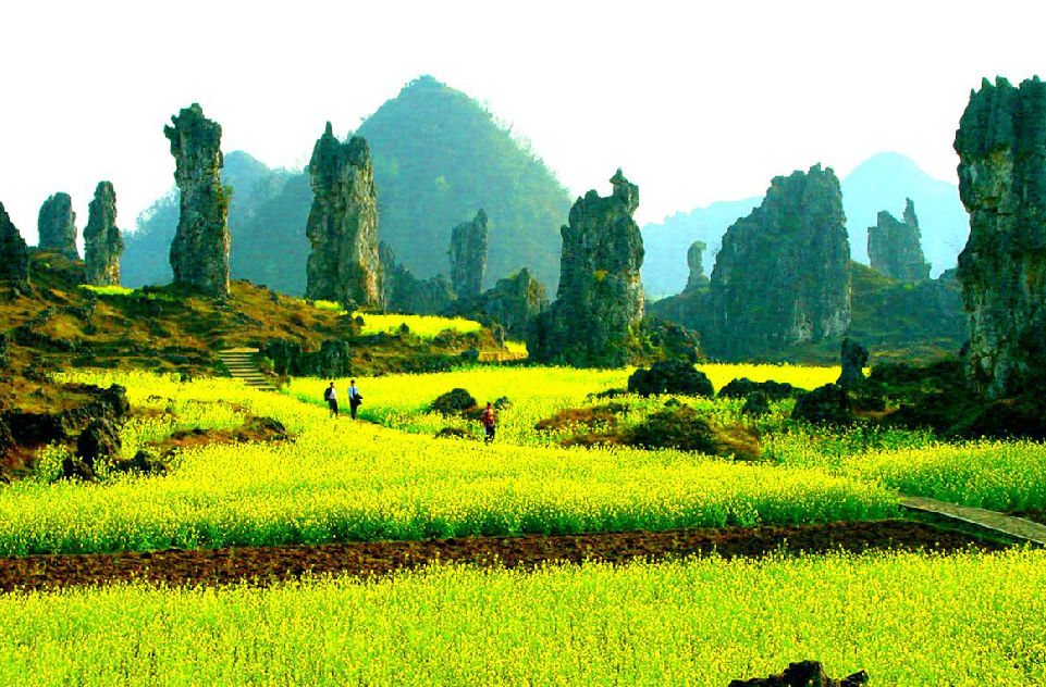 黔西南布依族苗族自治州景点有马岭河大峡谷兴义万峰林景区黔西南州