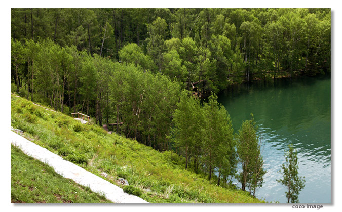 data-id="gn7asgg15r"> a target="_blank" href="/item/九道湾大峡谷