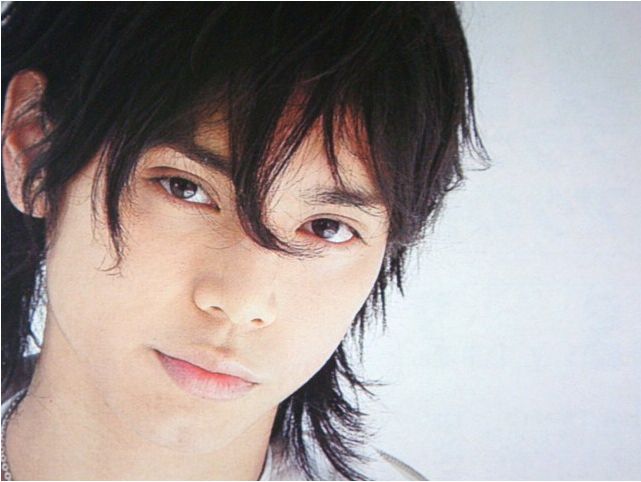  p>水岛宏,本名"齐藤智裕",1984年4月13日出生于日本东京.