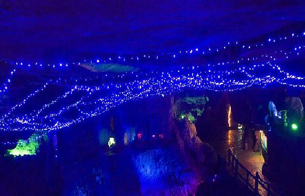 地下萤光湖