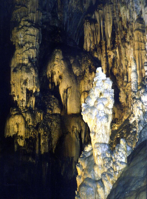 lemmaid="929235">碳酸盐岩 /a>,石膏,岩盐等)进行以化学溶蚀作用为主