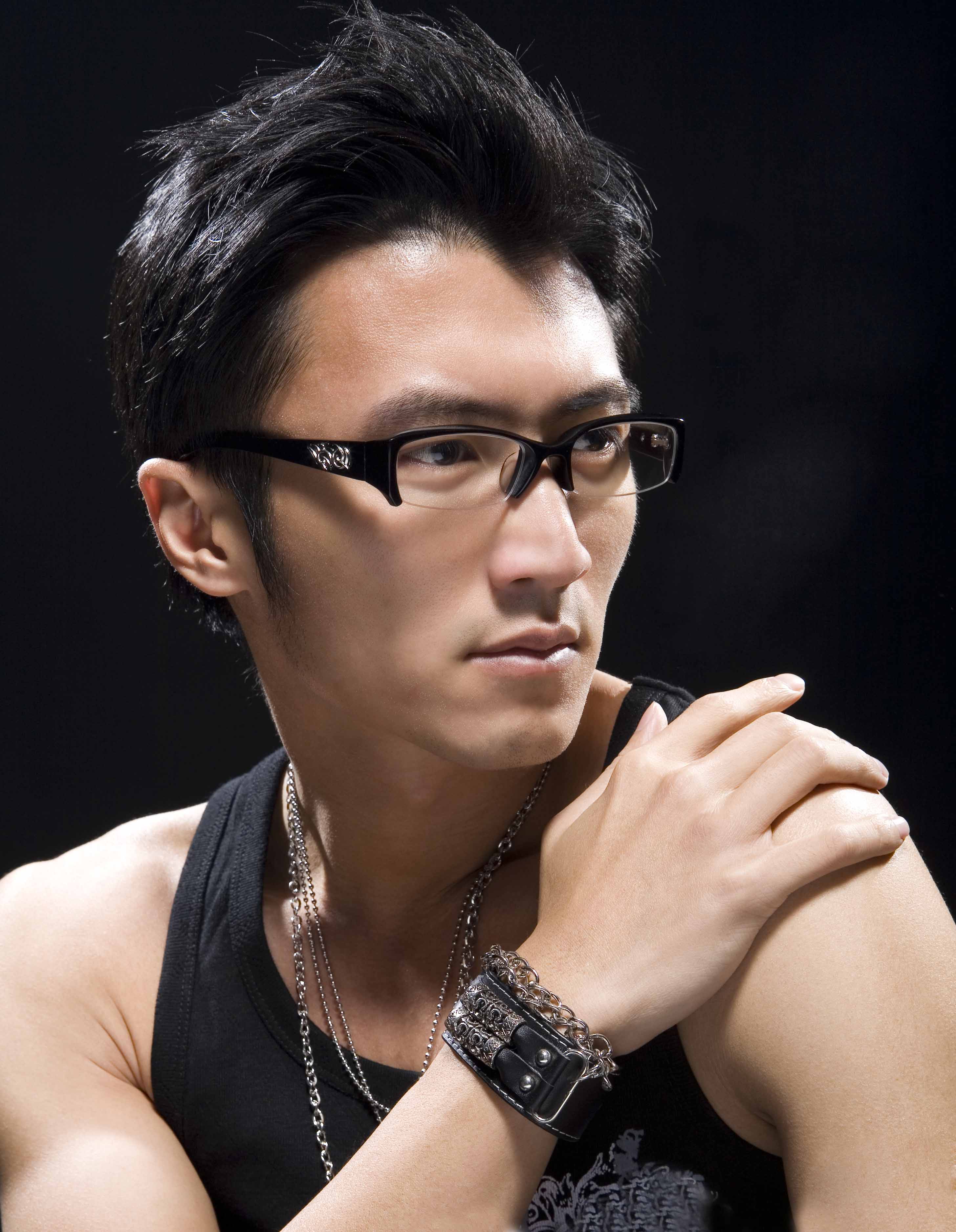 年8月29日出生于中国 a target="_blank" href="/item/香港/128775"