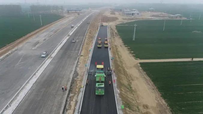 又称董梁高速公路,简称董梁高速,东起青岛港董家口港区,西至梁山与