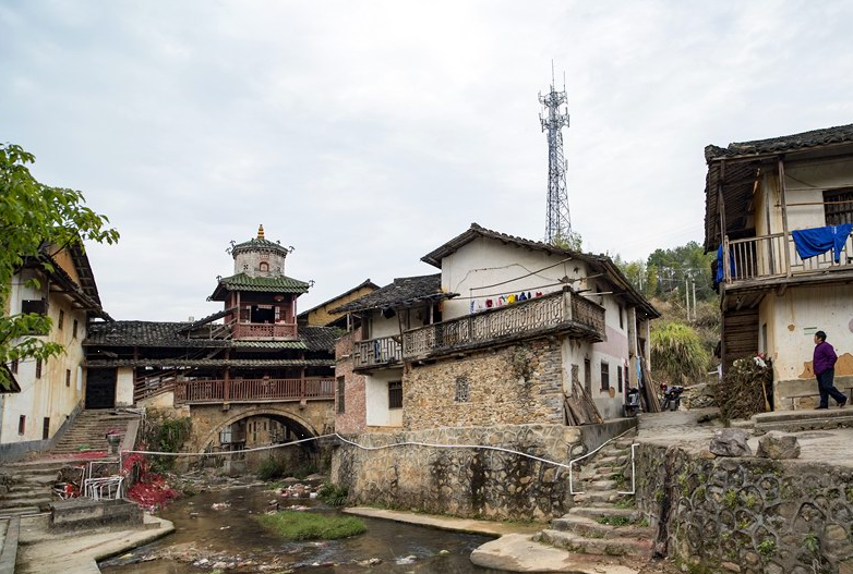 鹅公镇,隶属于江西省赣州市 a target="_blank" href="/item/定南县