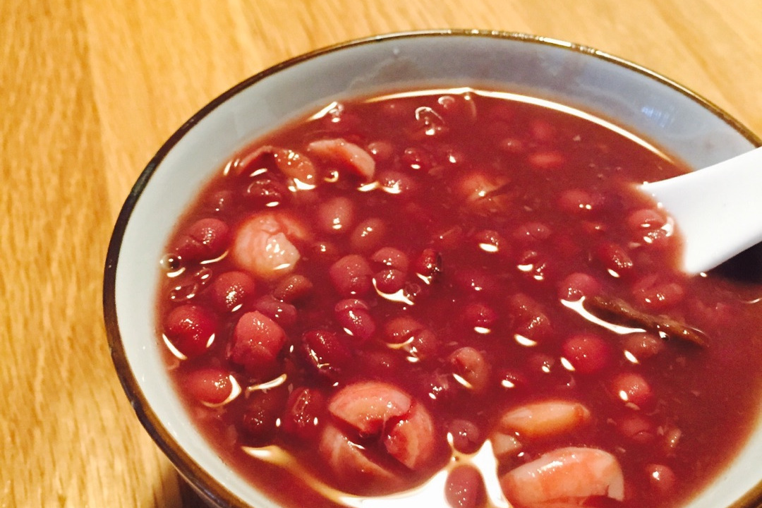 陈皮红豆沙是一款家喻户晓的广东传统甜品,用最传统的搭配,煮出最令人