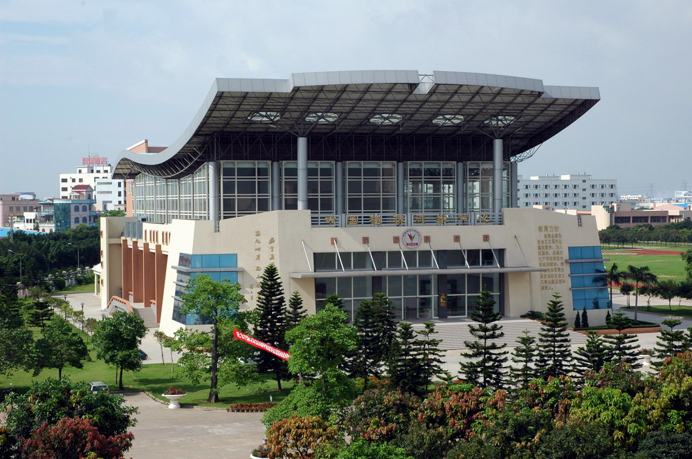  p>中山市小榄中学(中山市外国语学校)是 a target="_blank" href="