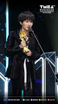 周深获奖照