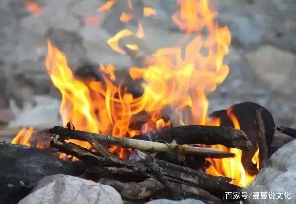 现在的夜晚灯火通明，古代照明用什么？不要只知道蜡烛_百科TA说