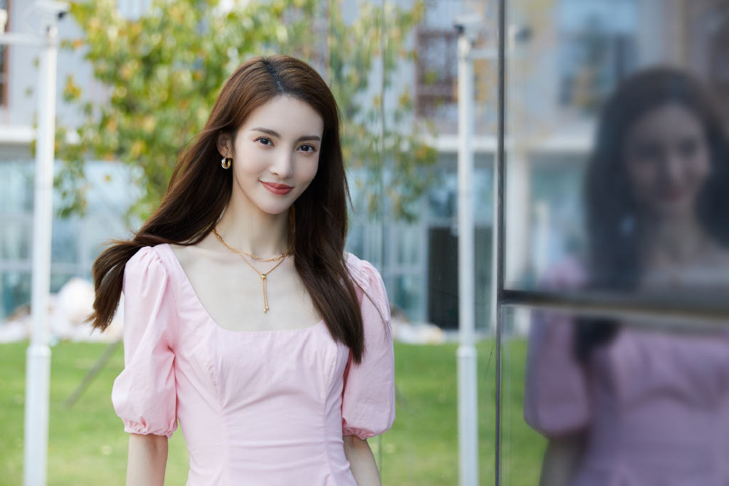  p>金晨,1990年9月5日出生于山东省济南市,毕业于北京舞蹈学院民族舞