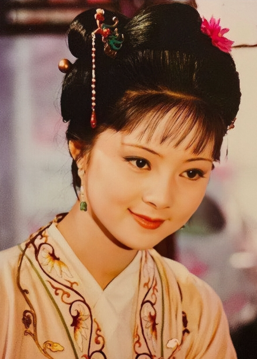 聊聊《红楼梦》里薛宝钗的老成_百科TA说