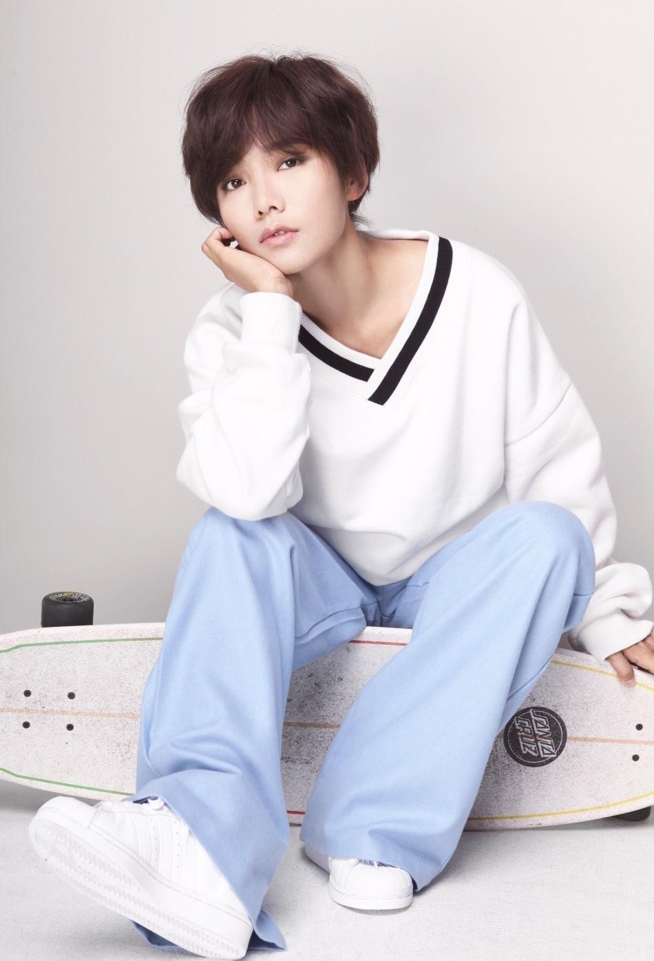 《凡是》是<a target="