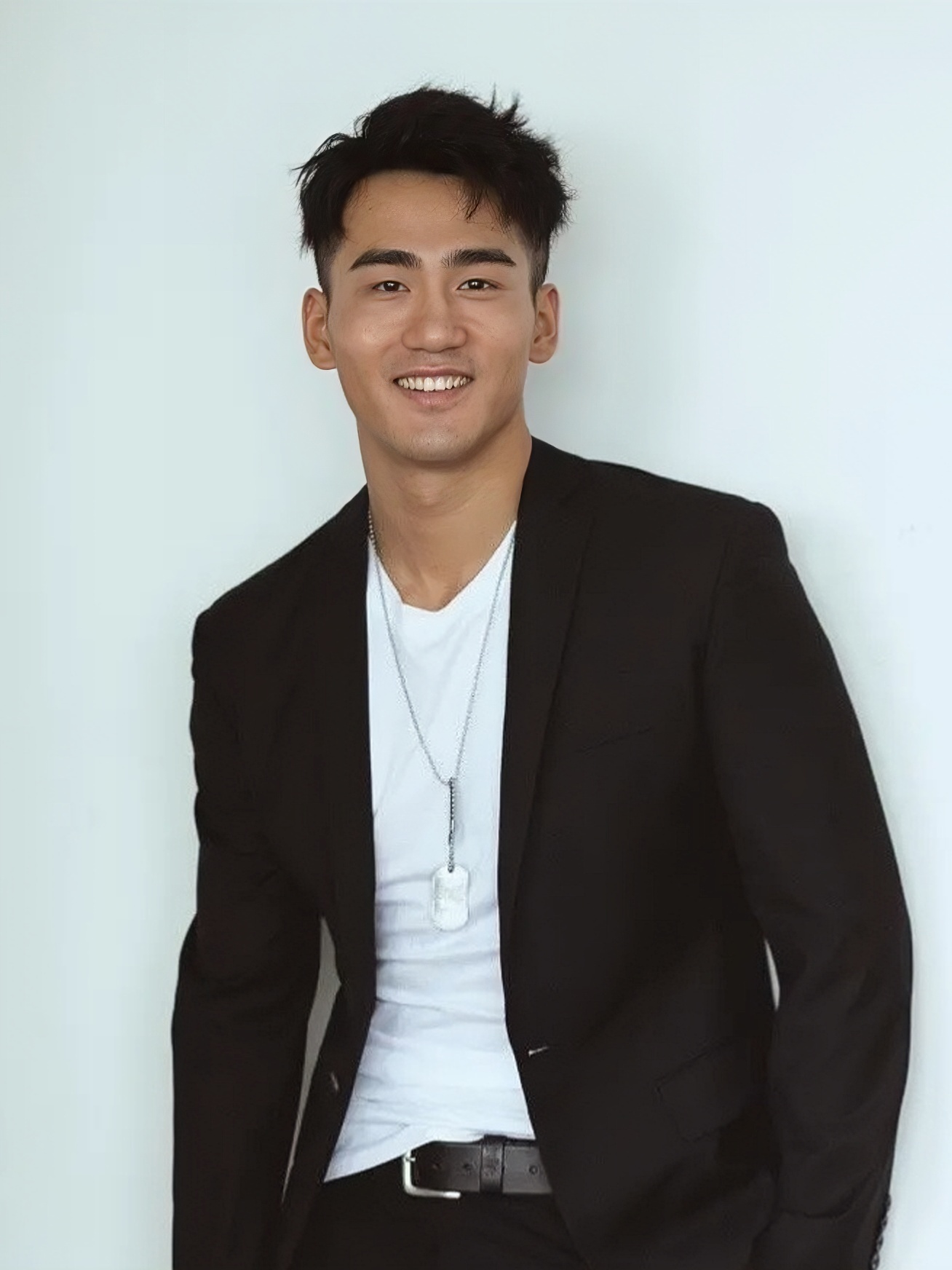  p>郑龙,中国内地影视男演员.