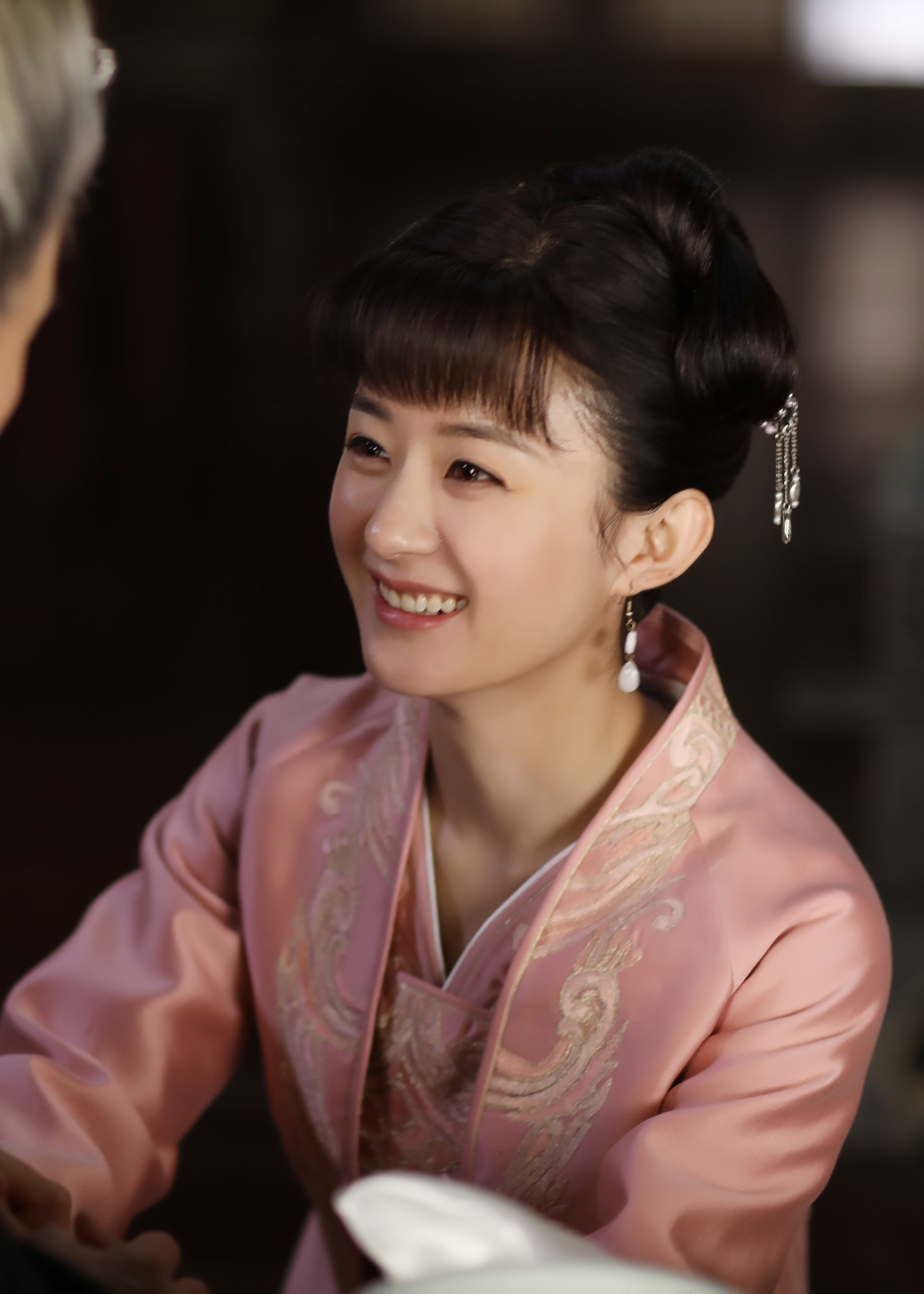  p>赵丽颖,1987年10月16日出生于河北省廊坊市,中国内地影视女演员.