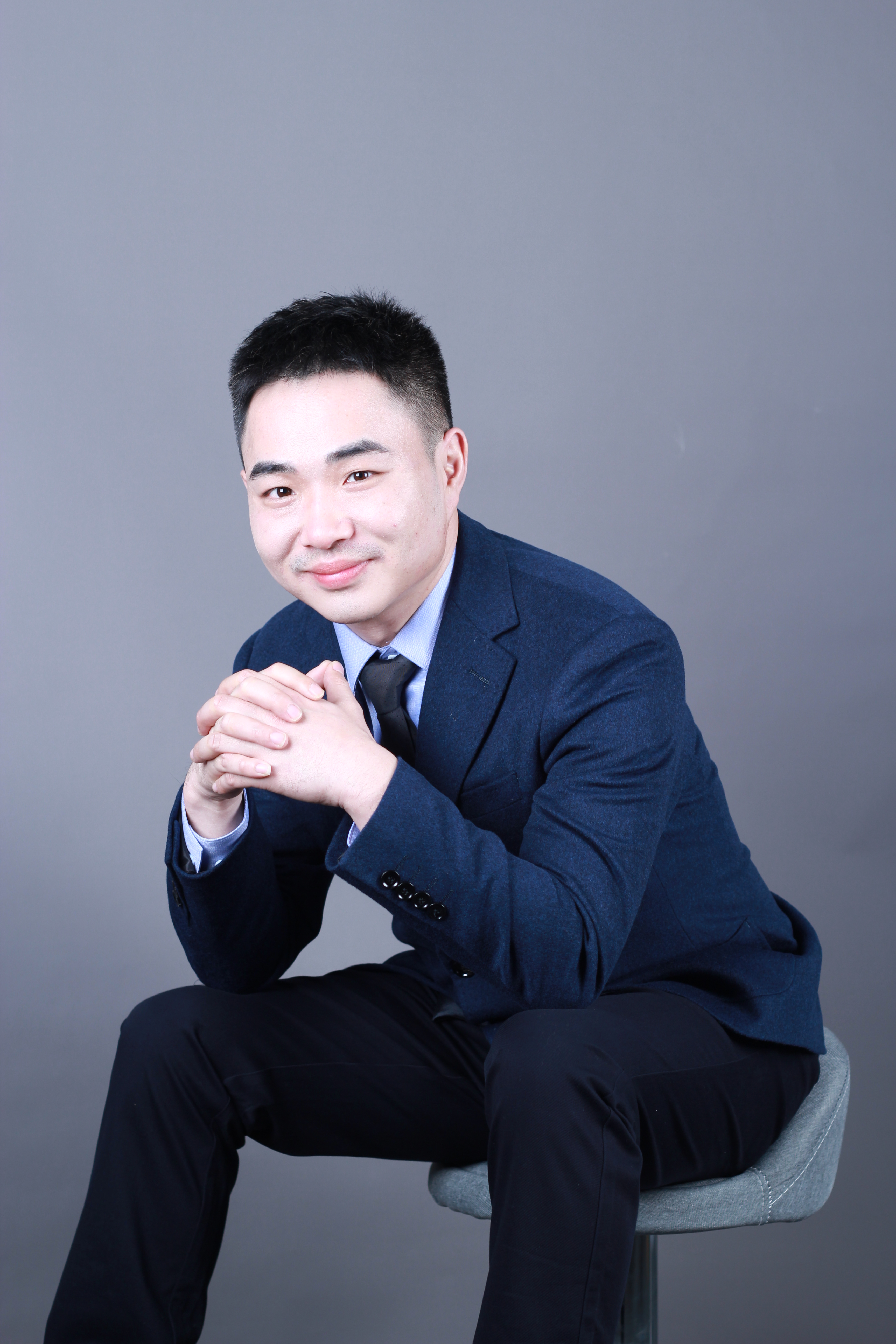  p>张锋,男,执业医师,现就职于深圳恩吉娜医疗美容门诊部,执业证书