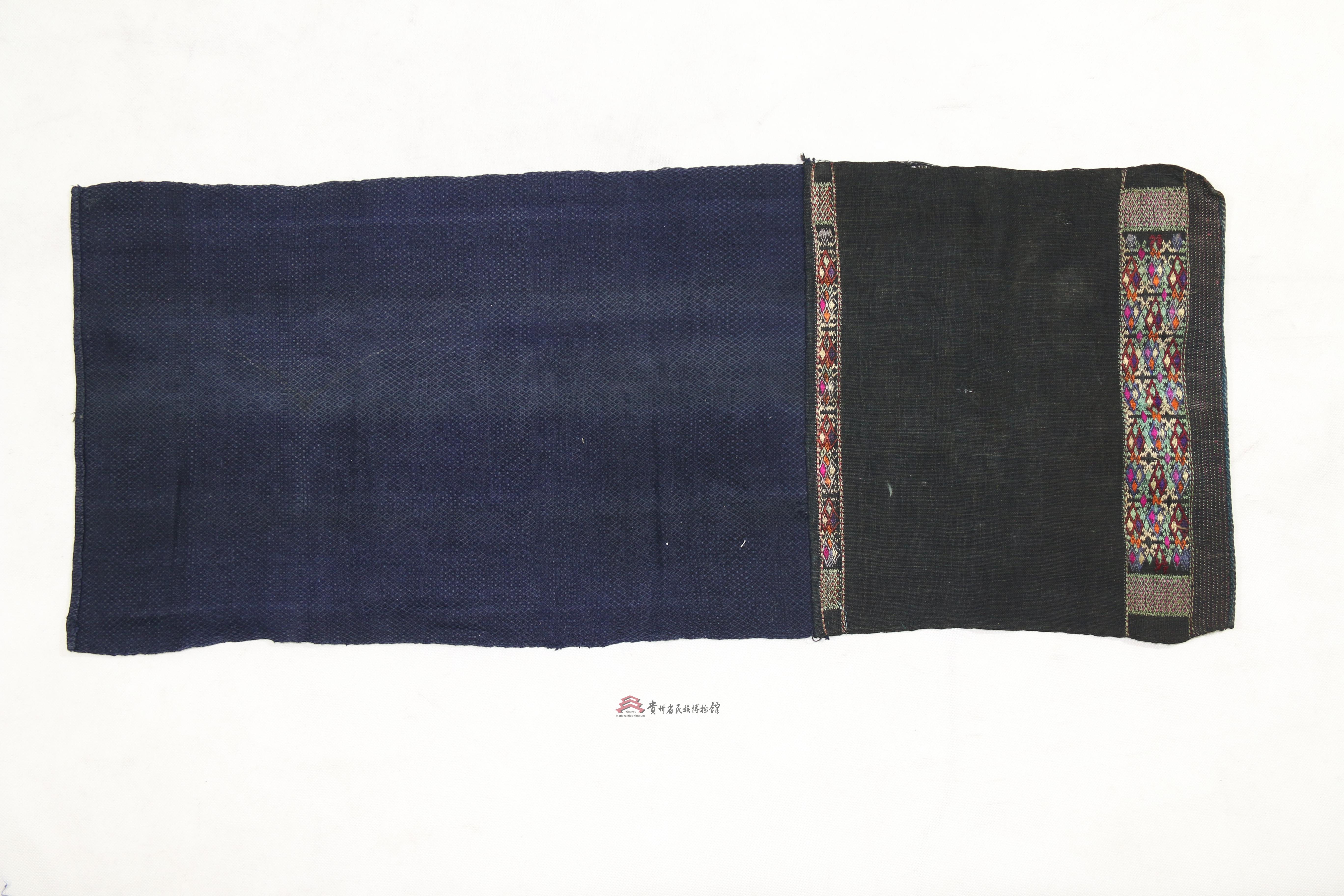 长顺布依族青布挑花几何纹头帕