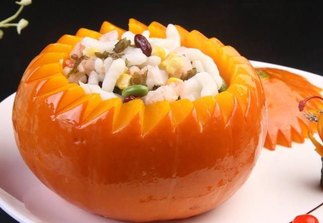 南瓜盅的种类很多,做法也很多种,这里分享下虾仁豆腐南瓜盅的做法.