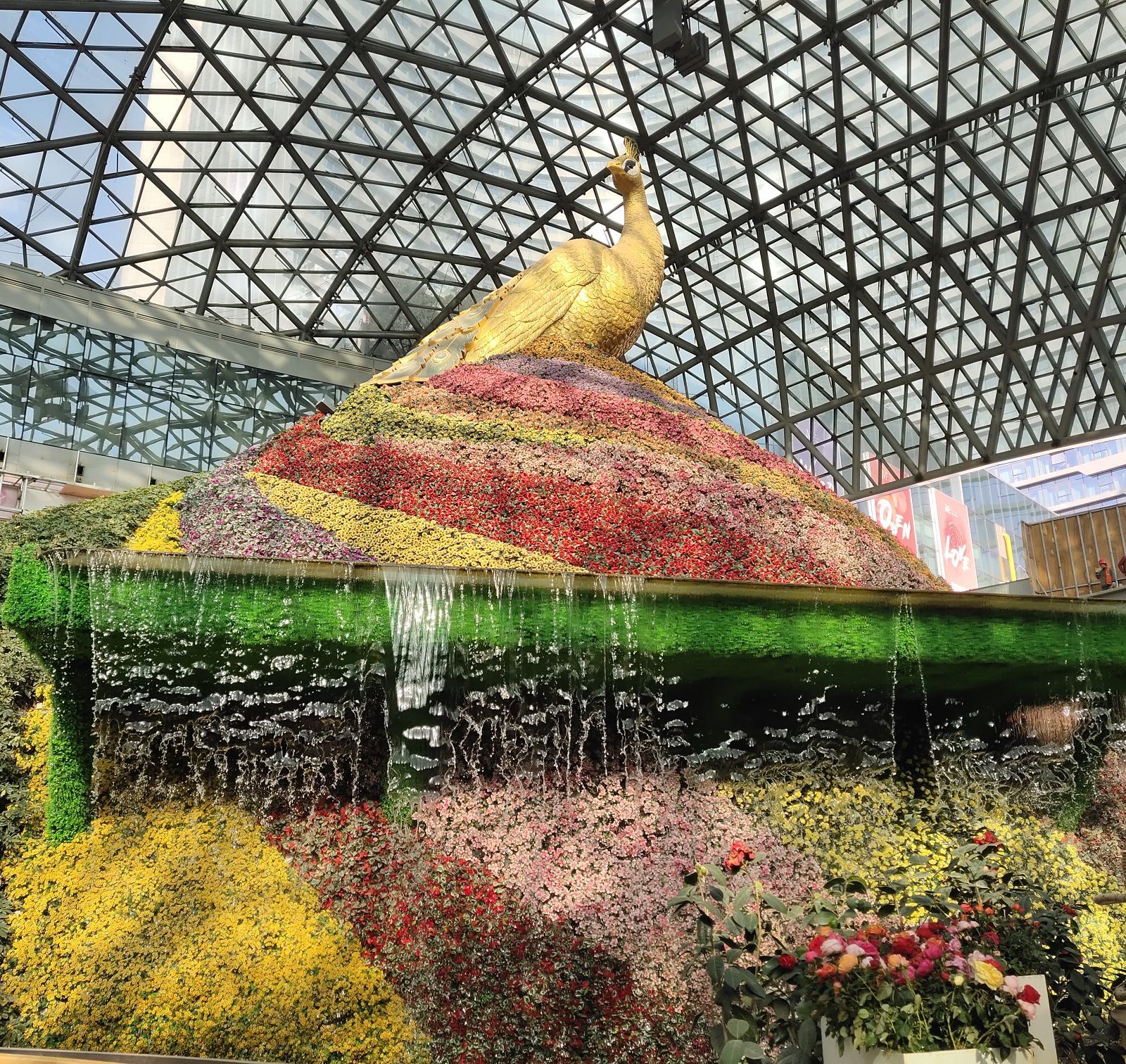  p data-id="t0ur1vzpjxsc">花之城位于昆明市盘龙区金瓦路8188号,是