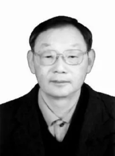 1943年4月出生,江苏省兴化市大垛人,是扬州灯泡(集团)厂原党总支书记