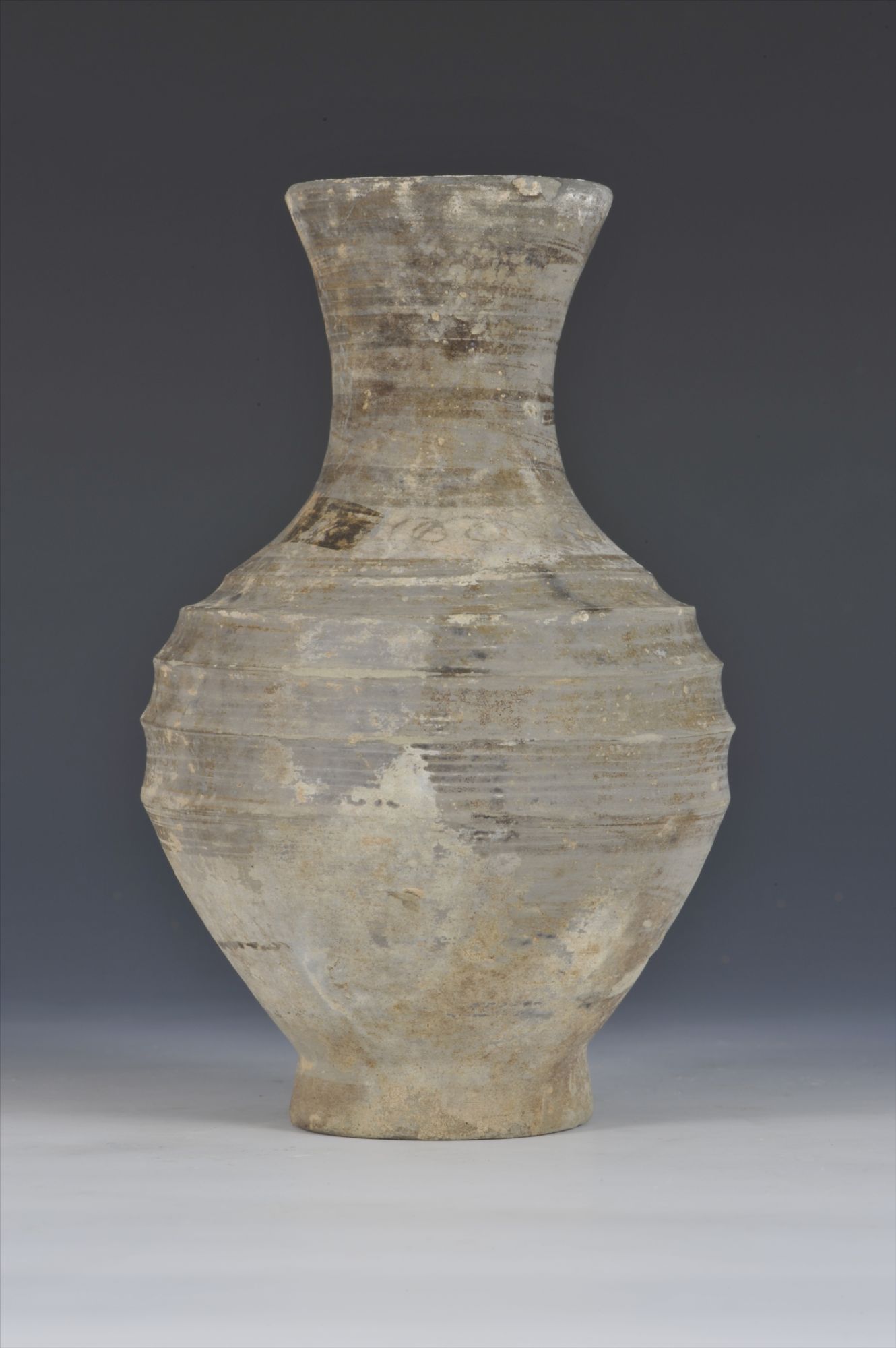 汉代弦纹陶瓶
