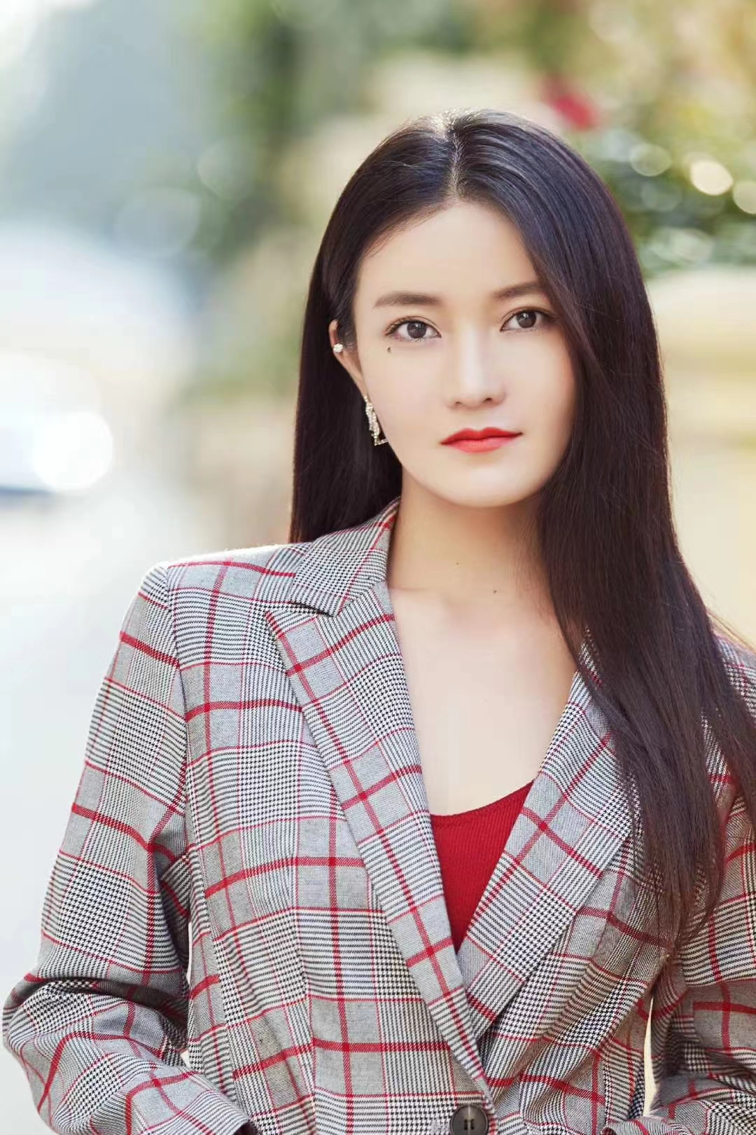  p data-id="gnbi3x1pyi">朵尔娜 中国内地女演员 出生于内蒙古