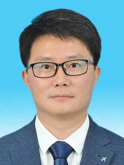 汉族,1983年4月出生,河南省 a target="_blank" href="/item/固始县