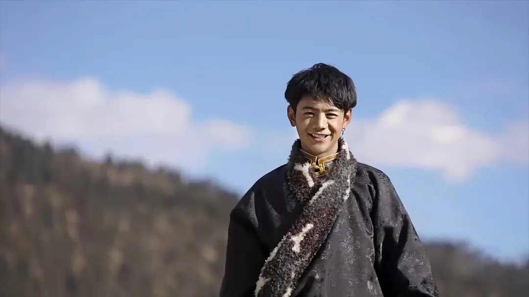  p>丁真珍珠(汉语名:丁真),藏族,中国内地男歌手,生活在四川省 a