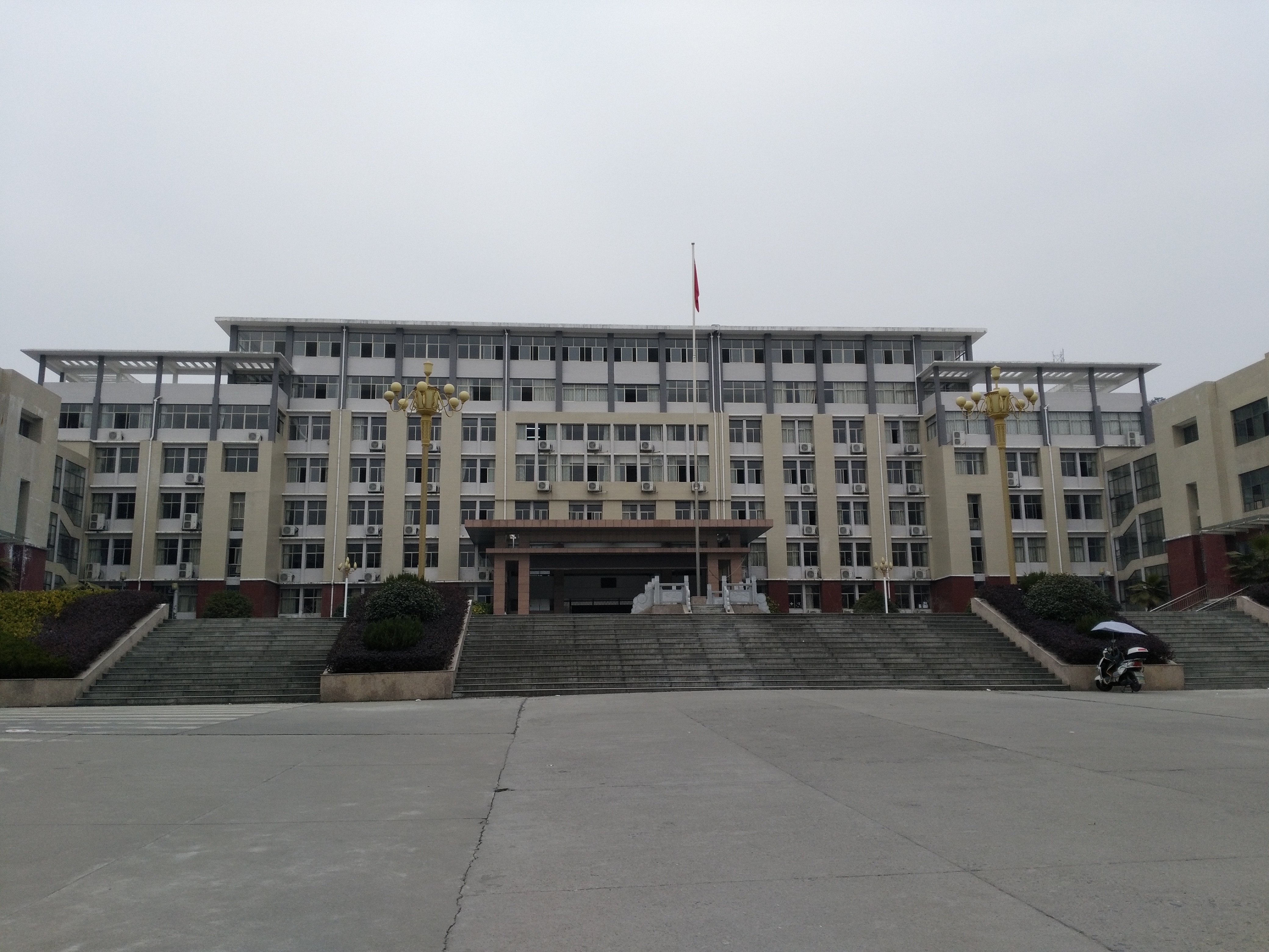  p> a href="#">修水县 /a>第一中学,简称修水一中,是一所环境优美